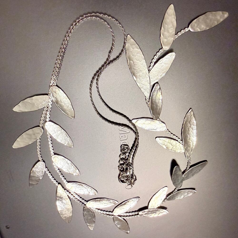 Don Joyelli Greek Handmade Hammered Phylion Leaf Necklace - Picture 6 of 7